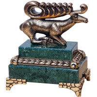 Бронзовая фигурка «Скифский олень» на камне (змеевик)