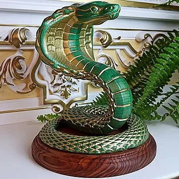 Деревянная фигурка «Змея» с росписью — символ Нового 2025 года