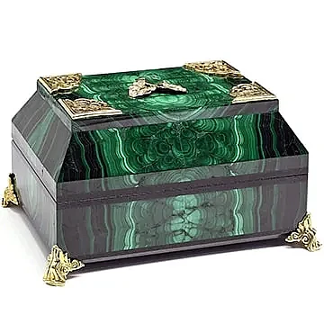 Малахитовая шкатулка «Каменный цветок» с позолоченным декором