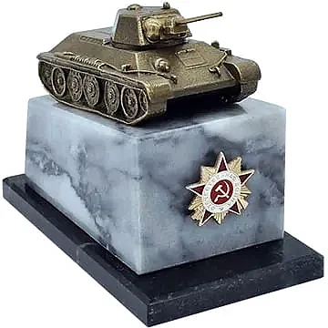 Бронзовый сувенир «Танк с орденом Победы» в подарок участникам ВОВ на 9 мая
