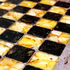 Подарочные шахматы «Ларец» из карельской берёзы и янтаря