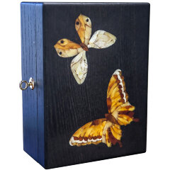 Подарочная шкатулка «Бабочки» из морёного дуба и янтаря