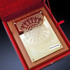 Сувенирная плакетка «Наградная» (А5) в подарок от коллектива компании