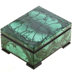 Маленькая малахитовая шкатулка «Гармония» с красным бархатом