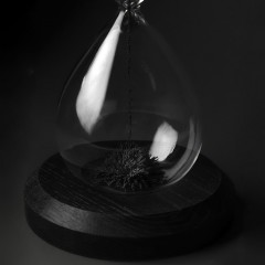 Песочные часы из морёного дуба «Чёрное золото» с магнитным песком в подарок руководителю