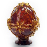 Пасхальное сувенирное яйцо из янтаря «Лепесток»