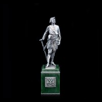 Серебряная статуэтка «ПЕТР I» на камне нефрит с гербом России