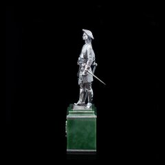 Серебряная статуэтка «ПЕТР I» на камне нефрит с гербом России
