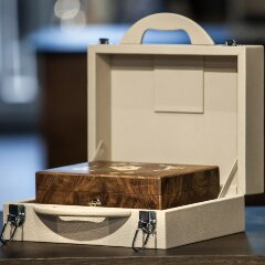 Подарочная шкатулка «Цветок» из корня ореха и янтаря