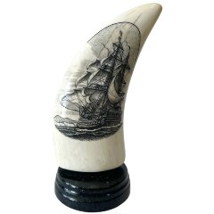 Эксклюзивный сувенир «Фрегат» из антикварного зуба кашалота