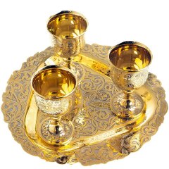 Позолоченные рюмки на подносе «На троих» в подарочном футляре