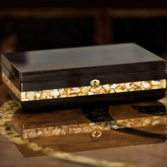 Подарочная шкатулка «DIPLOMAT» из морёного дуба и янтаря