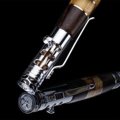 Сувенирная письменная ручка «Драйвер» из дерева венге и янтаря