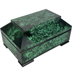 Малахитовый ларец «Горный мастер» в виде сундука на ножках