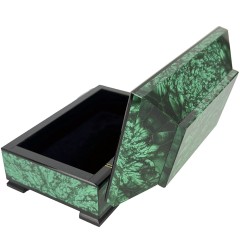 Малахитовый ларец «Горный мастер» в виде сундука на ножках