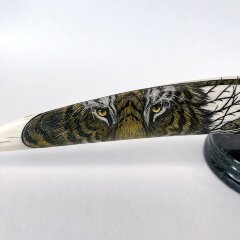 Авторский сувенир «Тигр» из окаменелого клыка моржа