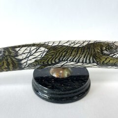 Авторский сувенир «Тигр» из окаменелого клыка моржа
