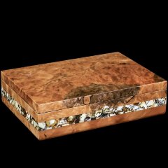 Подарочная шкатулка «DIPLOMAT» из корня ореха и янтаря