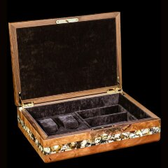 Подарочная шкатулка «DIPLOMAT» из корня ореха и янтаря