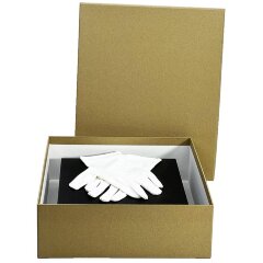 Иллюстрированная книга «Школьные годы чудесные» в подарочном футляре