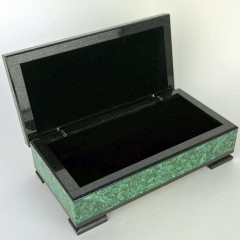 Плоская шкатулка «Стандарт» из горных минералов (уральский малахит, долерит)