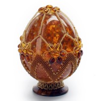 Украшенное пасхальное яйцо из янтаря «Нежность»