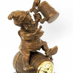 Бронзовая фигурка с часами «Гном пивник» в подарок пивовару