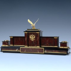 Настольный набор органайзер «Орёл» из яшмы в подарок руководителю