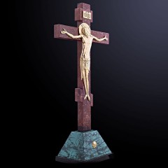 Православный крест «Распятие» на камне малахит в подарок христианину — символ веры