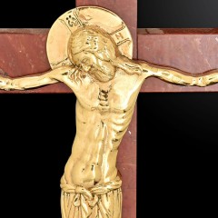 Православный крест «Распятие» на камне малахит в подарок христианину — символ веры