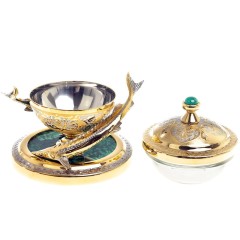 Золотая икорница с крышкой «Две стерлядки» на подставке из натурального камня малахит