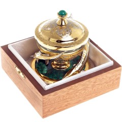 Золотая икорница с крышкой «Две стерлядки» на подставке из натурального камня малахит