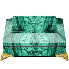 Малахитовый ларец на бронзовых ножках «Ларчик» с неповторимым узором