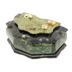 Подарочная шкатулка из змеевика «Ларец Малахитницы» для украшений