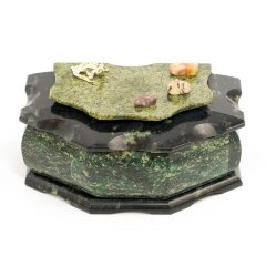 Подарочная шкатулка из змеевика «Ларец Малахитницы» для украшений