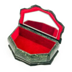 Подарочная шкатулка из змеевика «Ларец Малахитницы» для украшений