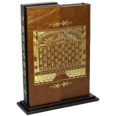 Подарочная книга «Большой» (английский язык) в кожаном футляре на подставке