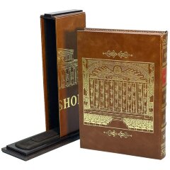 Подарочная книга «Большой» (английский язык) в кожаном футляре на подставке