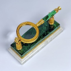 Лупа настольная «Малахит» с позолоченным декором в подарок руководителю