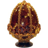 Красивое пасхальное яйцо из янтаря «Прелесть»