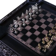 Шахматный стол «Римский рыцарь» резной из массива дерева