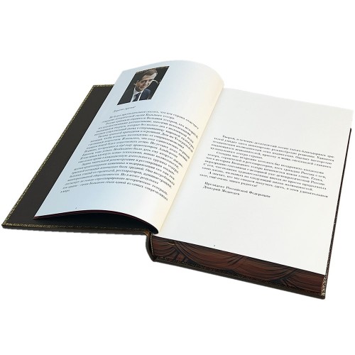 Подарочная книга «Большой» — история русского театра в стильном футляре