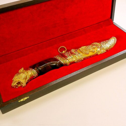 Подарочный нож «Пантера» в металлических ножнах с позолотой