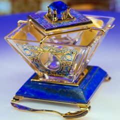 Красивая икорница «Жемчужный сапфир» с полудрагоценными камнями для юбилея свадьбы