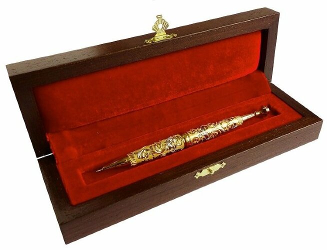 Подарочная ручка «Женская»