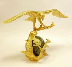 Статуэтка «Орел на шаре»