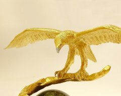 Статуэтка «Орел на шаре»