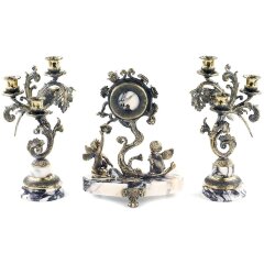 Каминные часы из бронзы «Колибри» с канделябрами на натуральном камне (мрамор)