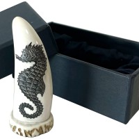 Оригинальный сувенир «Морской конёк» из зуба касатки
