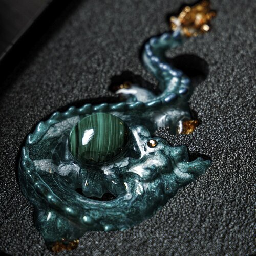 Ёлочная игрушка «Зелёный дракон» с камнем (малахит) — символ Нового 2024 года